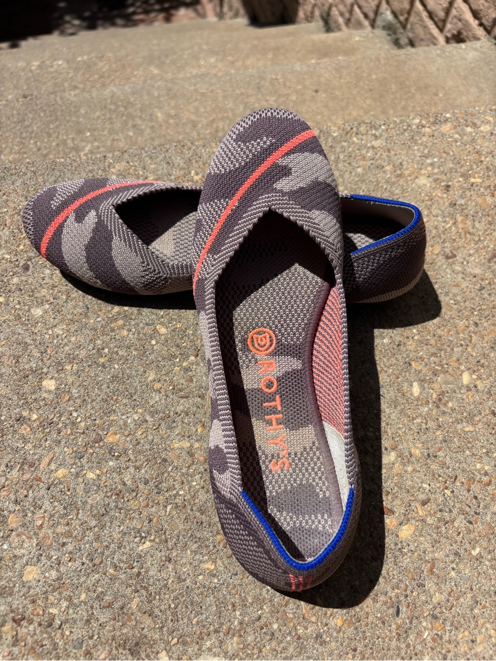 Rothy's ronuund toe  Knit Flats in Gray Camo with Coral Stripe and Blue Trim